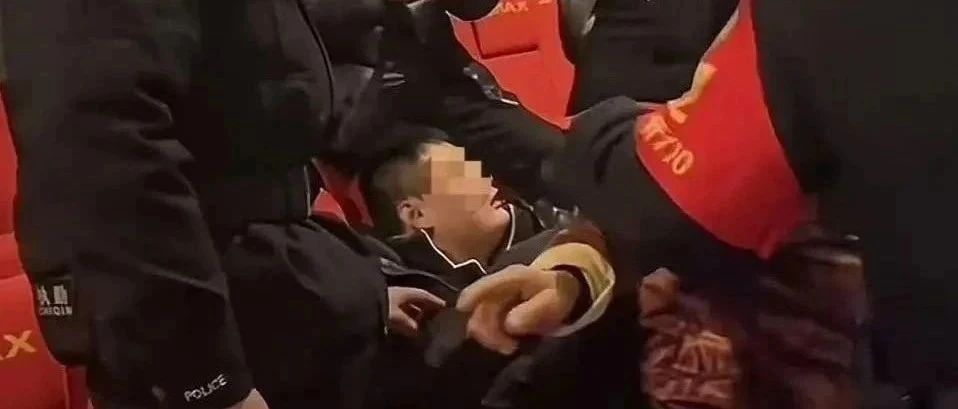 母子看电影强行占座，300多人被迫退票？这些观影礼仪了解一下